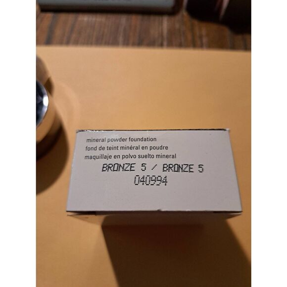 Mary Kay Mineral Powder Foundation Bronze 5 0.28oz New Damaged Box - Picture 3 of 3